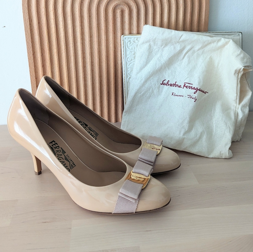 Salvatore Ferragamo Carla Heels 8 B Beige / Nude